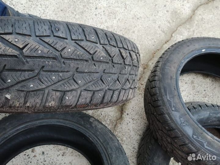 Kormoran Stud 2 215/55 R17 98