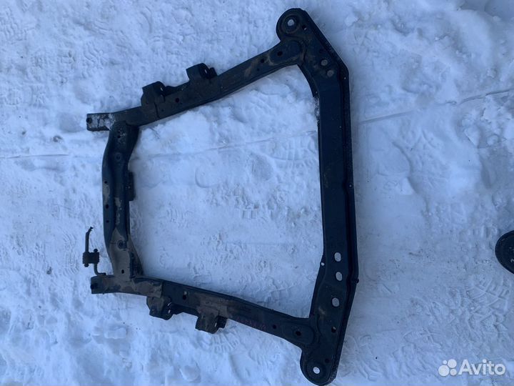 Подрамник Балка подмоторная Renault Logan 1