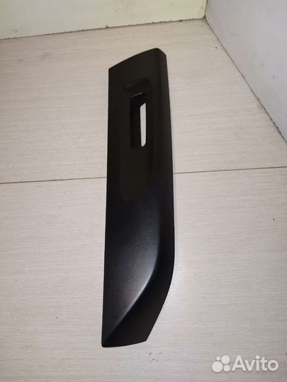 Накладка рейлинга задняя левая Renault Duster