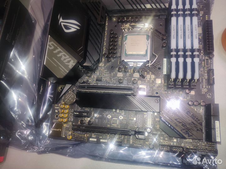 Asus Z490-G gaming, 10700K, Ballistix 3600MHz 36Gb