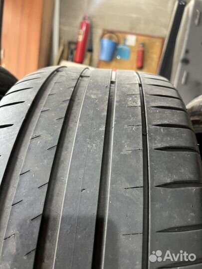 Michelin Pilot Sport 4 225/45 R18 и 245/40 R18 99Y