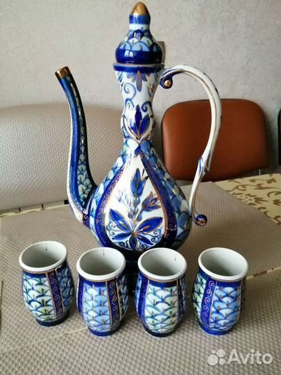 Кувшин фарфоровый