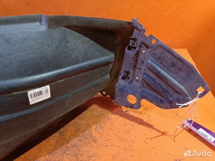 Подкрылок Toyota Vitz KSP130 передний правый