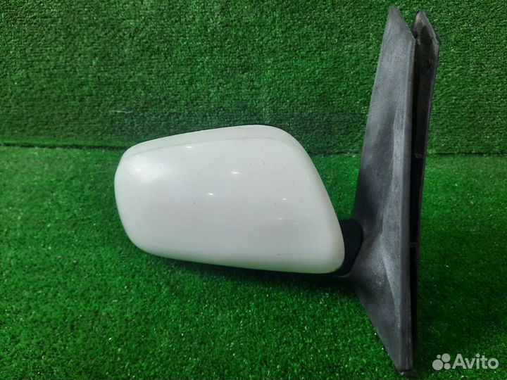Зеркало правое Toyota Prius NHW20 1NZ-FXE