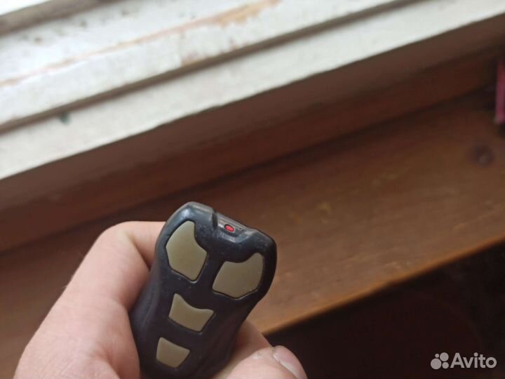 Брелок сигнализации tomahawk 9.3