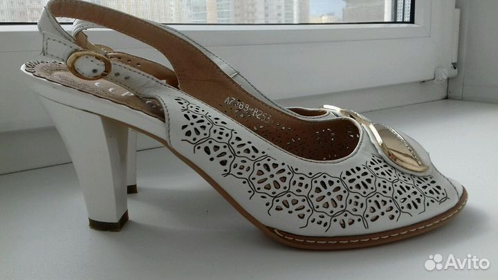 Кожаные босоножки Vero Cuoio 37