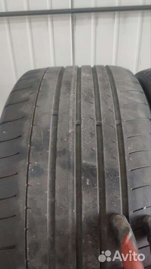 Dunlop SP Sport Maxx GT 235/35 R20 и 265/30 R20