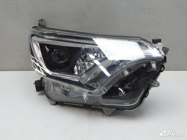 Фара правая Toyota RAV4