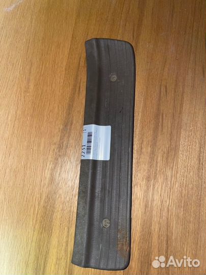 Накладка на порог салона задняя левая Toyota Land