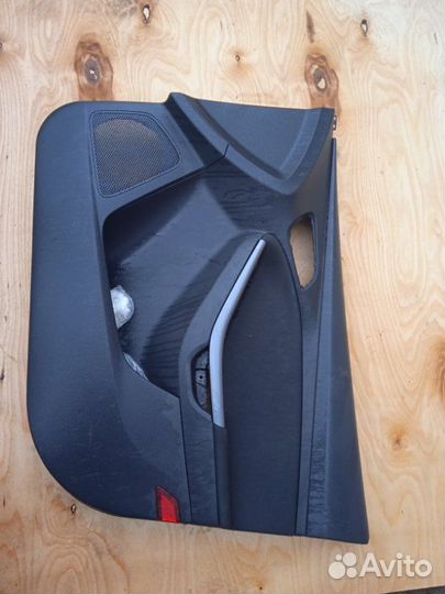 Обшивка карта двери передняя правая Ford Focus 3