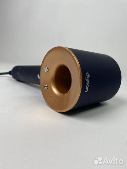 Фен Dyson с кейсом