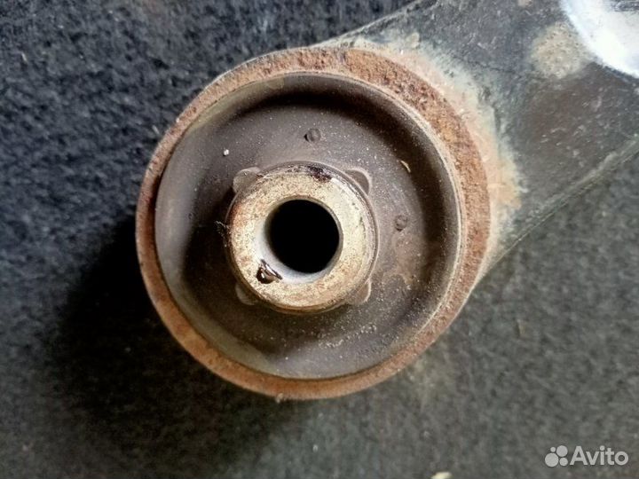 Рычаг подвески передний левый Peugeot 308 2010