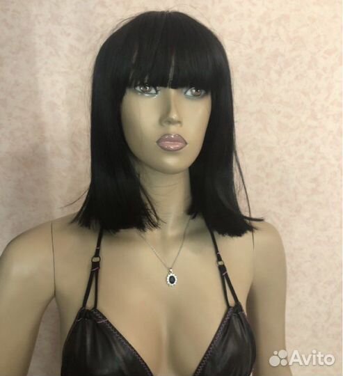 Густой парик по плечи с челкой