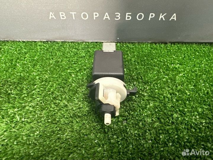 Датчик включения стоп-сигнала Hyundai Solaris 1 RB