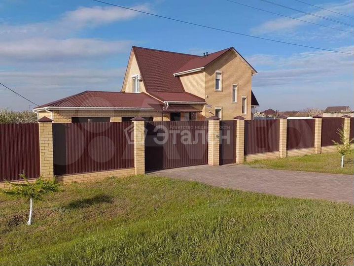 Коттедж 180 м² на участке 15 сот.