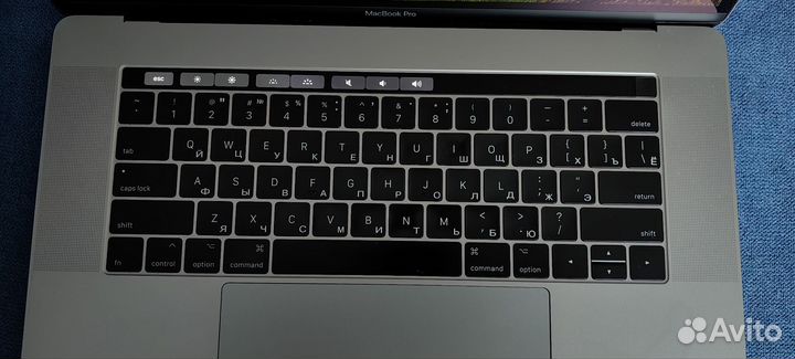 Apple MacBook pro 15 2016 16 gb 1000 SSD touch bar