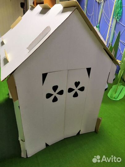 Картонный домик