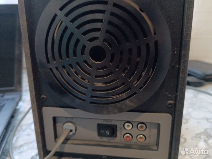 Ноутбук рабочий можно на запчасти