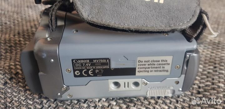 Видеокамера Canon MV750i