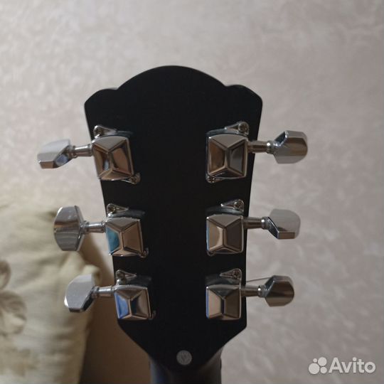 Акустическая гитара