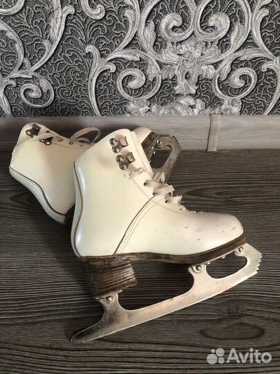 Профессиональные фигурные коньки 32 размер