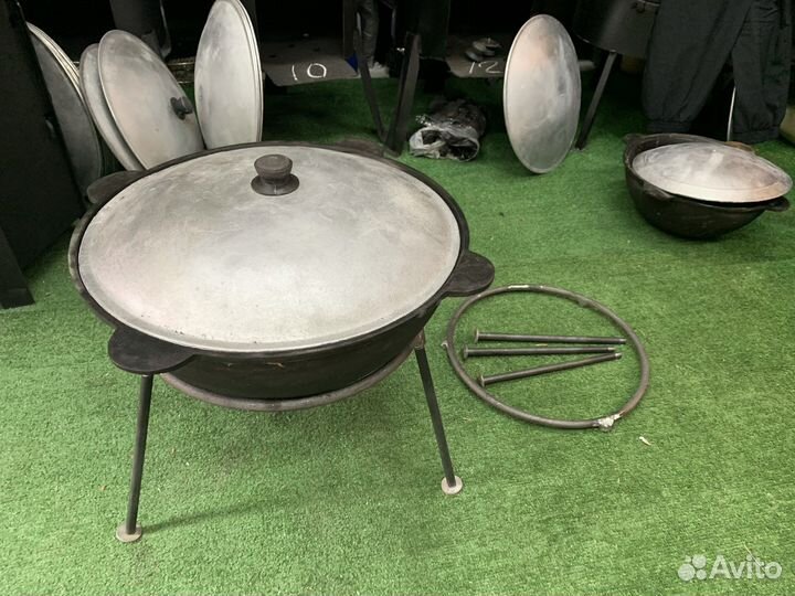 Чугунный Казан на подставке