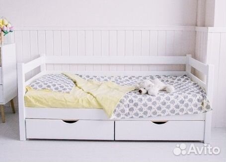 Кроватка детская из массива дерева