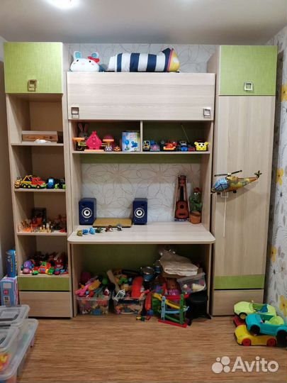 Письменный стол со шкафами