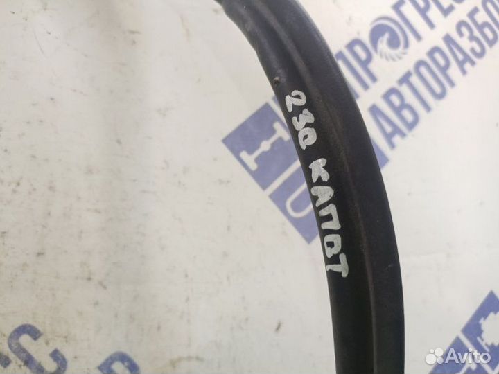 Уплотнительная резинка капота Volkswagen Polo