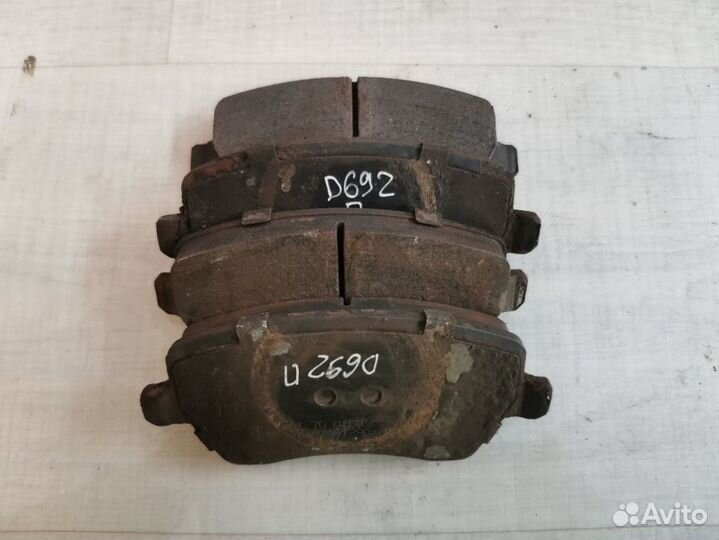 Колодки тормозные передние Nissan Note E11 1.6