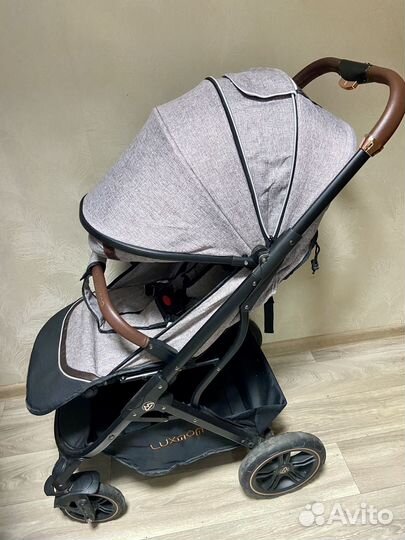 Коляска прогулочная Luxmom