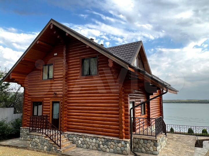 Коттедж 200 м² на участке 100 сот.