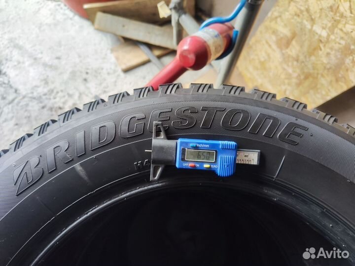 Bridgestone Blizzak Spike-01 215/60 R16 98T