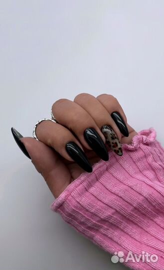 Модель на маникюр и педикюр