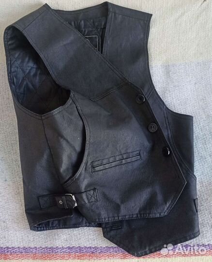 Кожаная жилетка