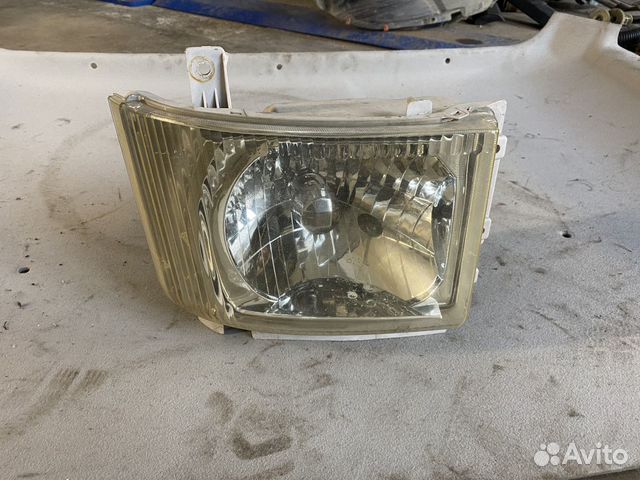 Фара правая Isuzu Elf / N-серия (NPR/NQR)