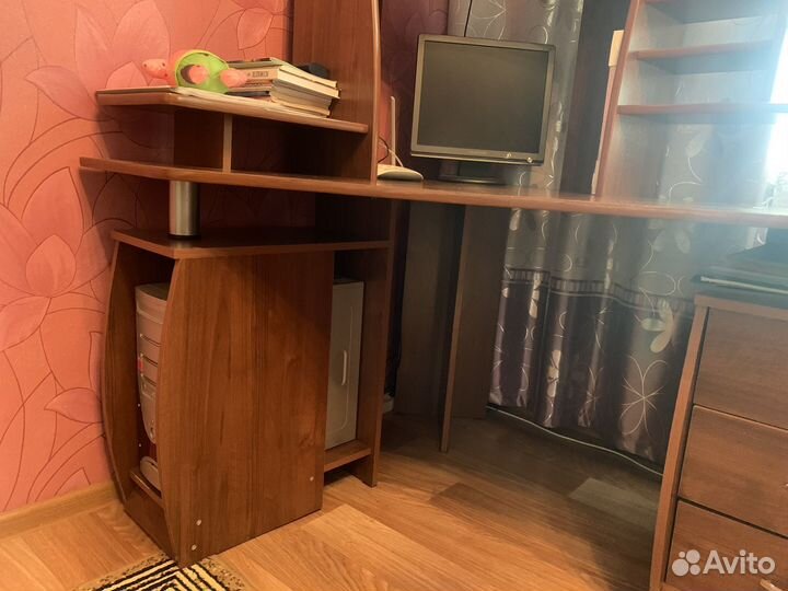 Угловой компьютерный стол, письменный стол