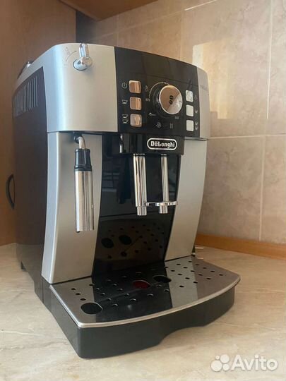 Кофемашина delonghi новая