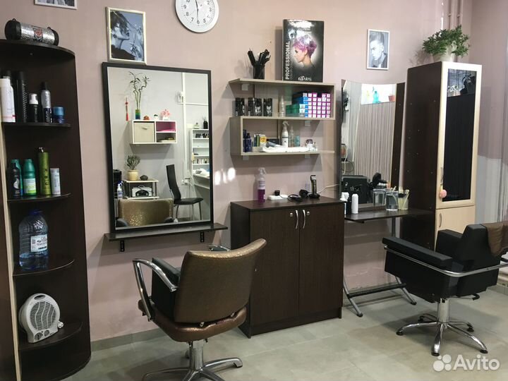 Приглашаем мастера маникюра и мастера парикмахера