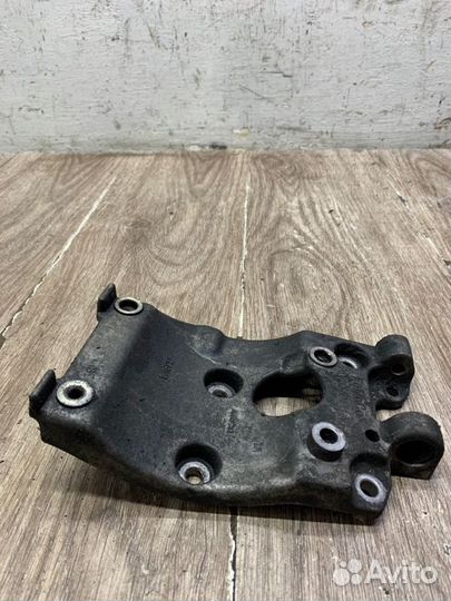 Кронштейн кондиционера Ford Focus 3 T1DB 2014