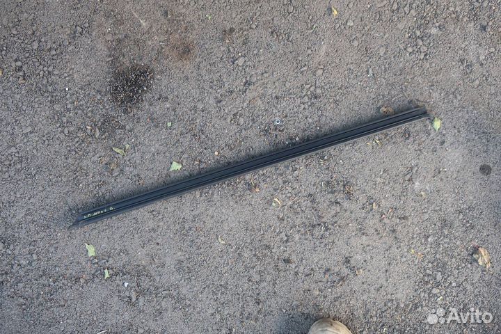 Уплотнитель стекла внутренний задней правой двери