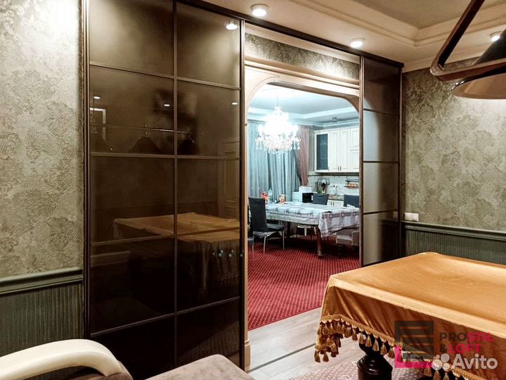 Стеклянная перегородка для зонирования комнат в Москве