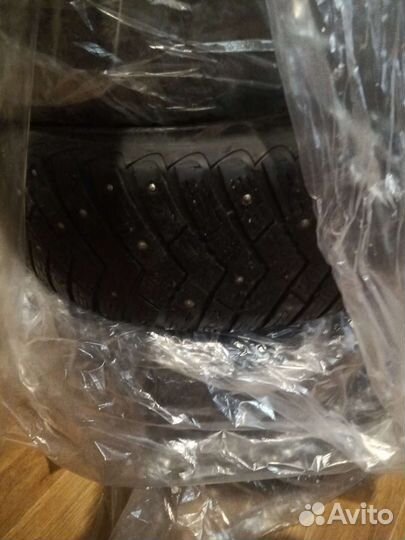 Goodyear UltraGrip Ice SUV 215/60 R17 100T