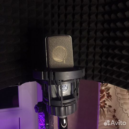 Студийный микрофон AKG c 214