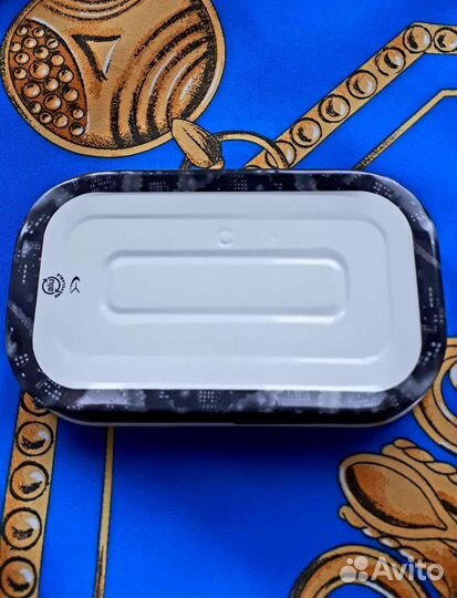 France. Франция. Сувенир Воздух Парижа в банке