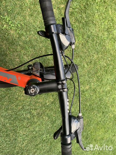 Шоссейный и горный велосипед