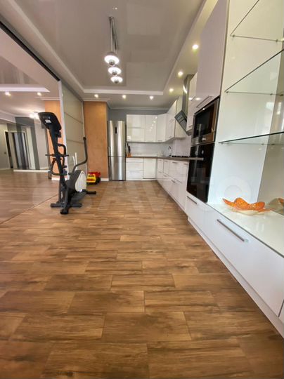 3-к. квартира, 106 м², 4/6 эт.