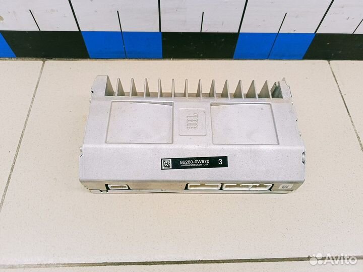 Усилитель акустической системы Land Cruiser (150)