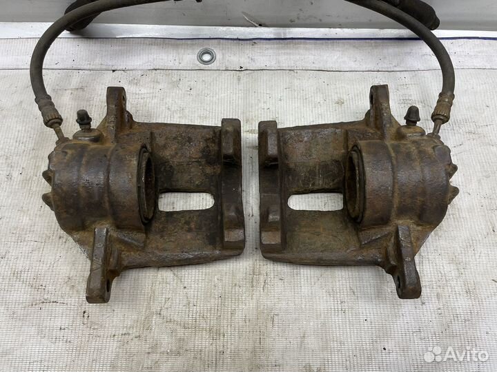 Суппорт передний L/R Citroen C3 Picasso 1.4