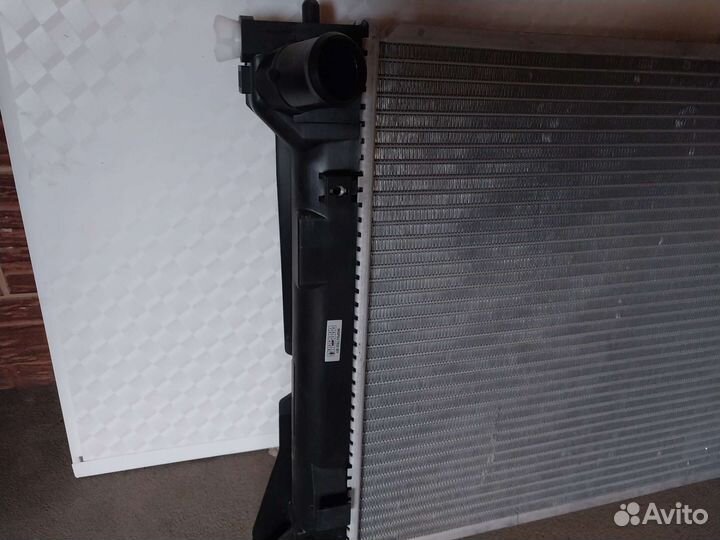 Радиатор охлаждения на toyota avensis 2003-2008